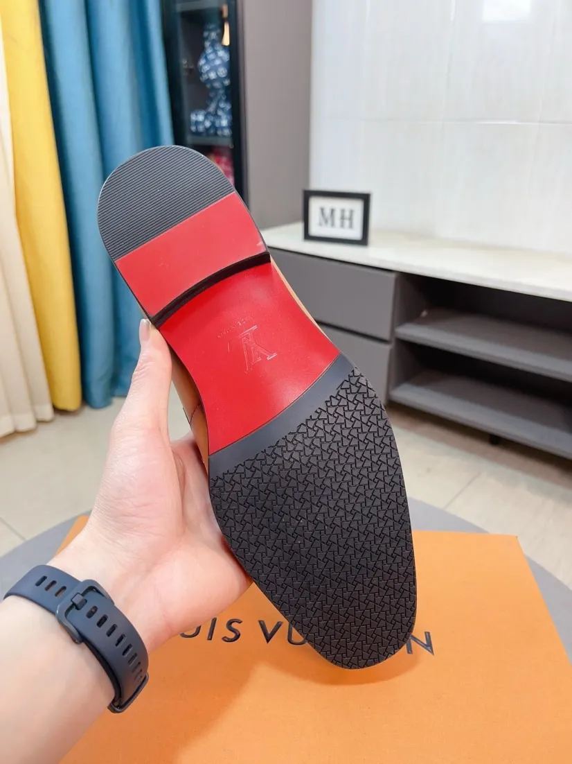 Men's men's shoes 💰500🌸🌸 [Louis Vuitton (LV)] High-end business formal leather shoes 🍀 luxurious and elegant style, both practicality and style, professional focus on details and quality, counter original 1⃣️: 1⃣️ ultra-accurate reproduction 👍🏻! Material: The upper is made of imported original calfskin➕imported Italian cowhide leather. Original anti-slip and wear-resistant outsole! Code number: 38--44 (45 customized)